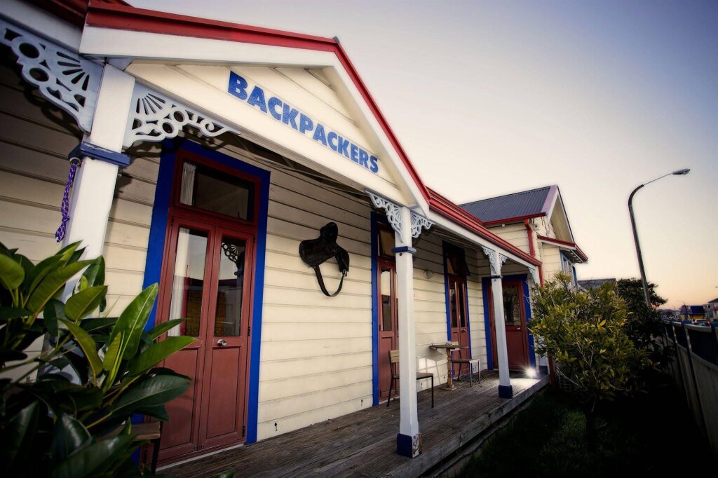 Stables Lodge Backpackers - BBH image