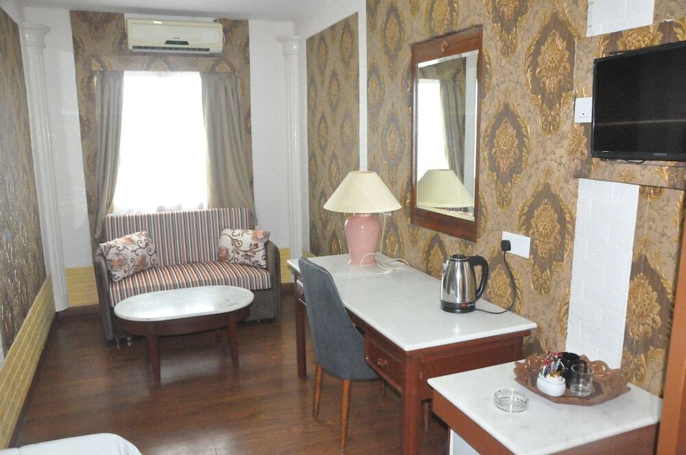 Easy Hotel