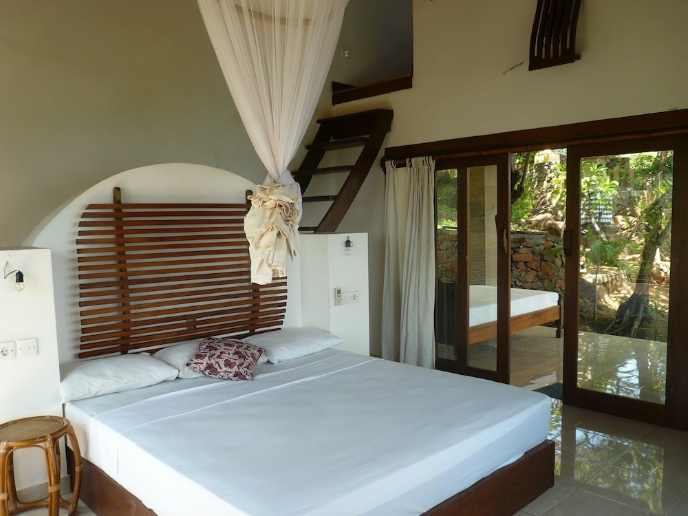 Отель Wawa Wewe Rock Resort в Бунутане