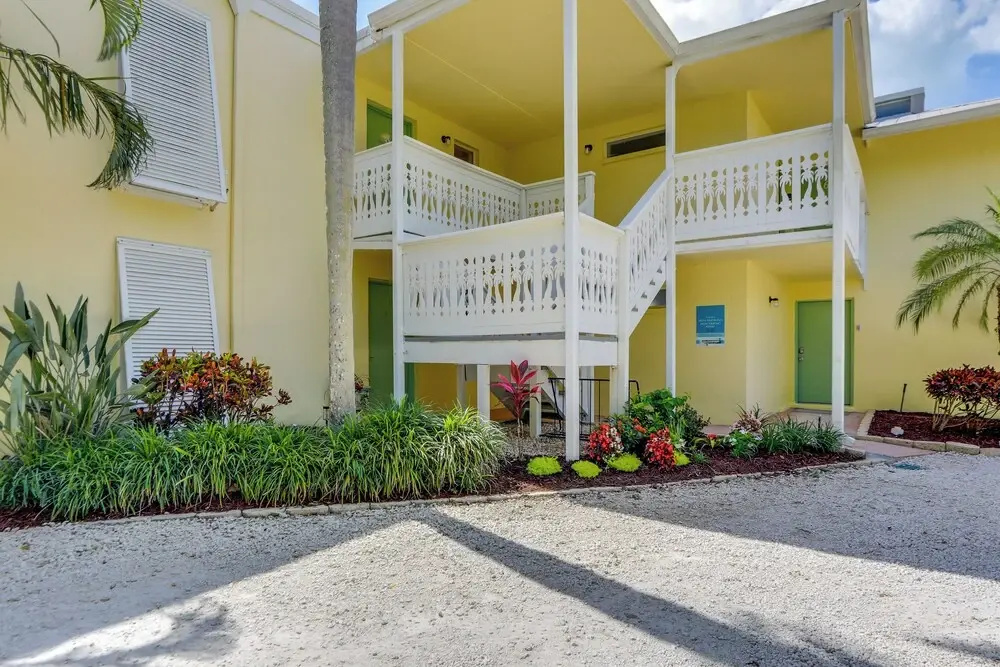 Longboat Key Resort Escape - Walk to the Beach!