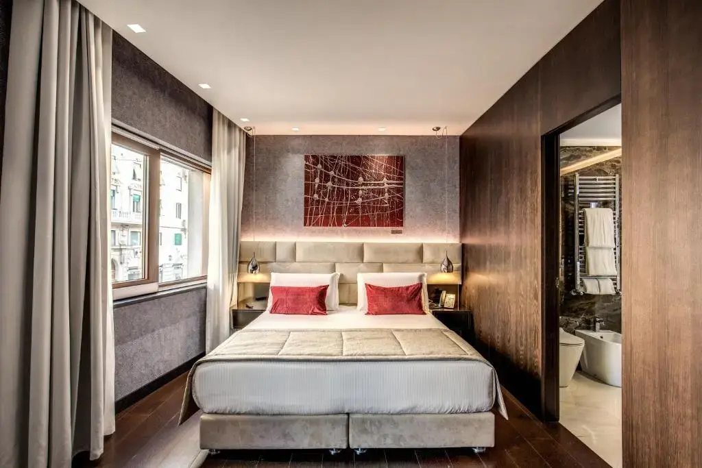 Deluxe Double room (full double bed)