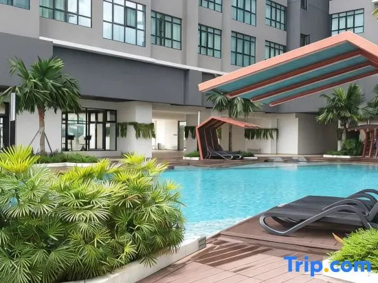 Icon2 Condo in IOI City Mall Putrajaya, Pool View