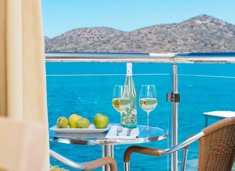 Standard Double room with partial sea view (full double bed)
