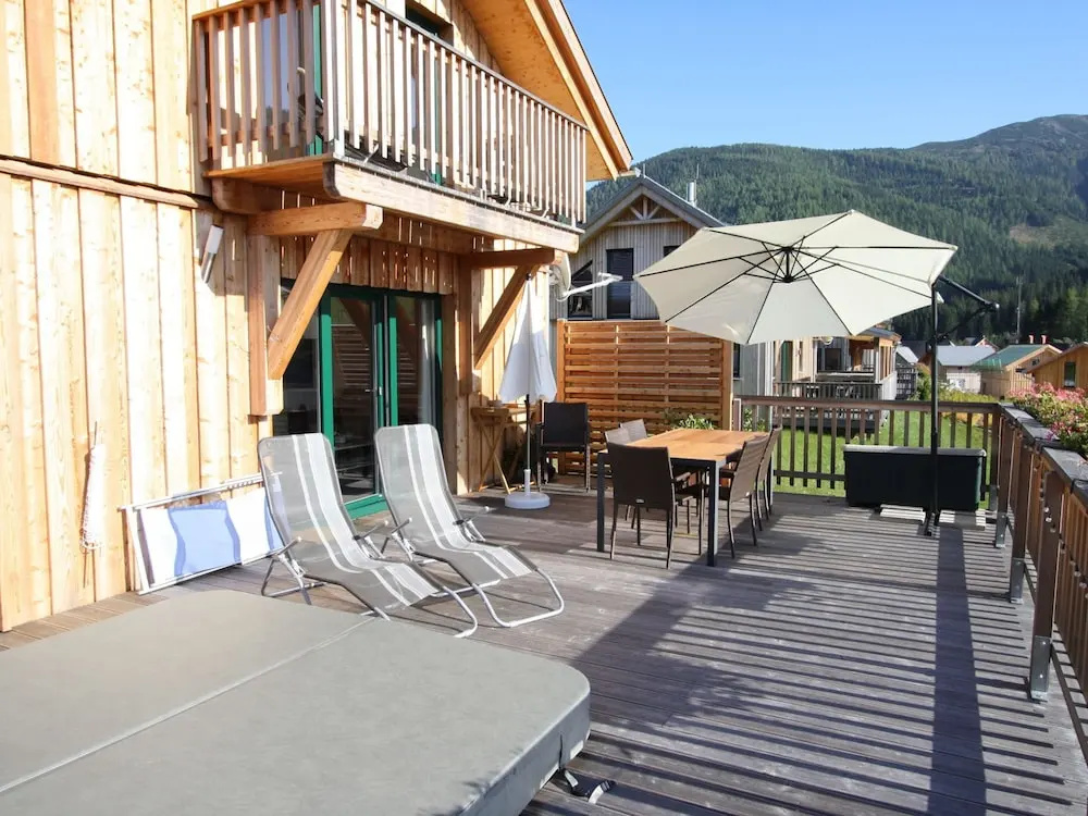 Lavish Wooded Chalet with Sauna & Hot Tub in Hohentauern