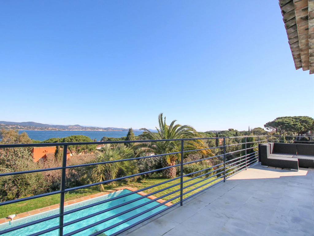 Modern holiday home in Gassin with private pool