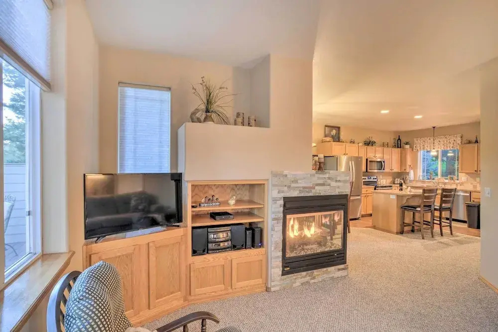 Rustic Klamath Falls Retreat w/ Private Deck! - фото 27