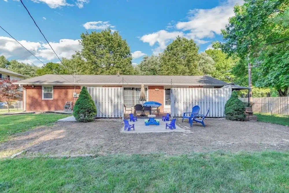 Beautiful Home With Private Hot Tub Close To Everything 4 Bedroom Residence by Redawning