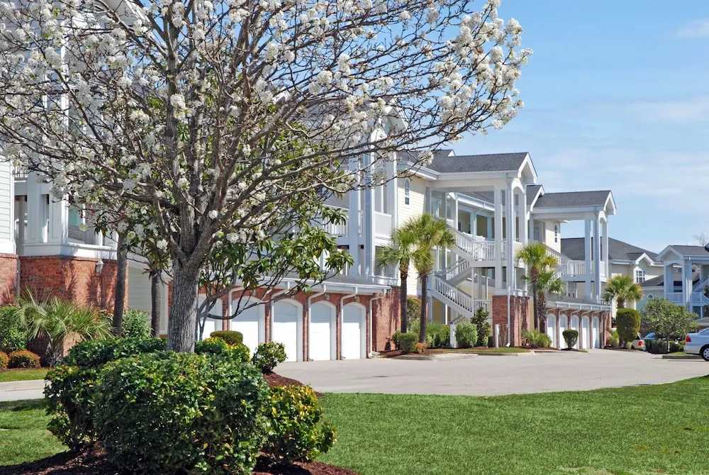Luxurious Golf Villa Near Broadway at the Beach
