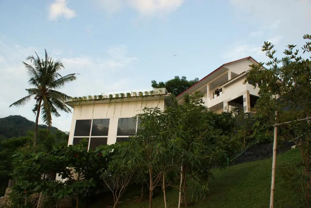 豪華雙人房,設有陽台及花園景觀,配有大床。