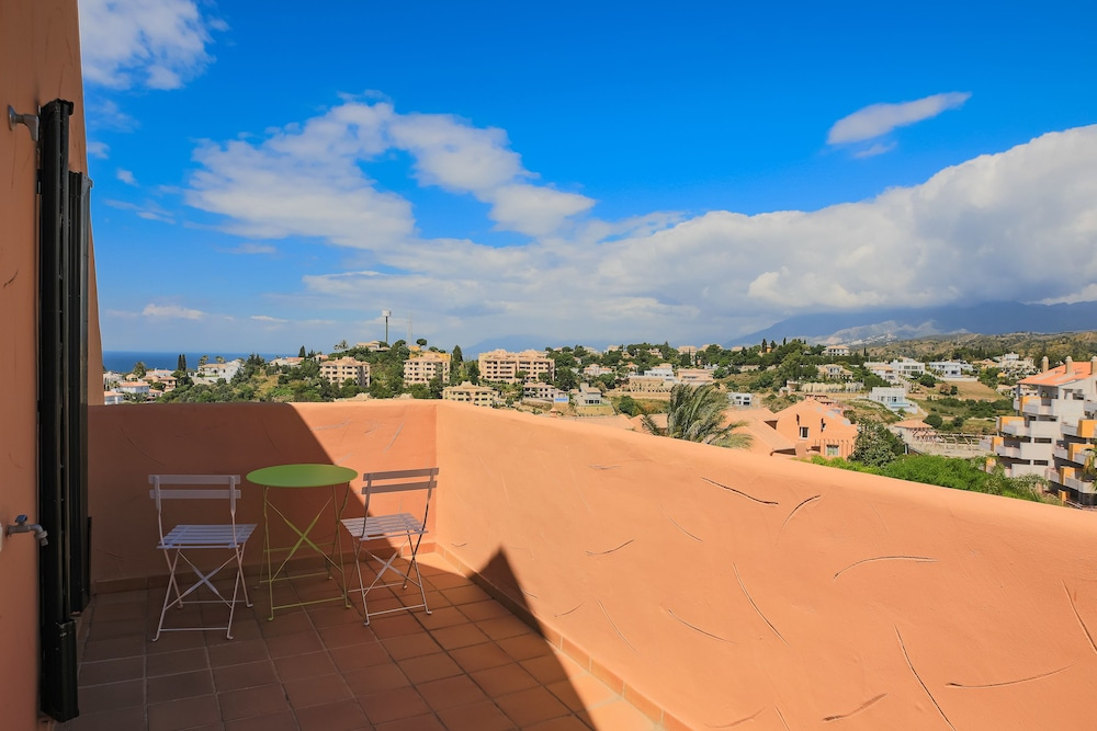 Elviria Marbella Luxury Penthouse Two Rooms PARKING and Golf