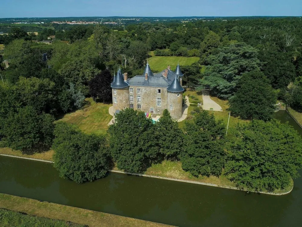 Chateau De La Frogerie