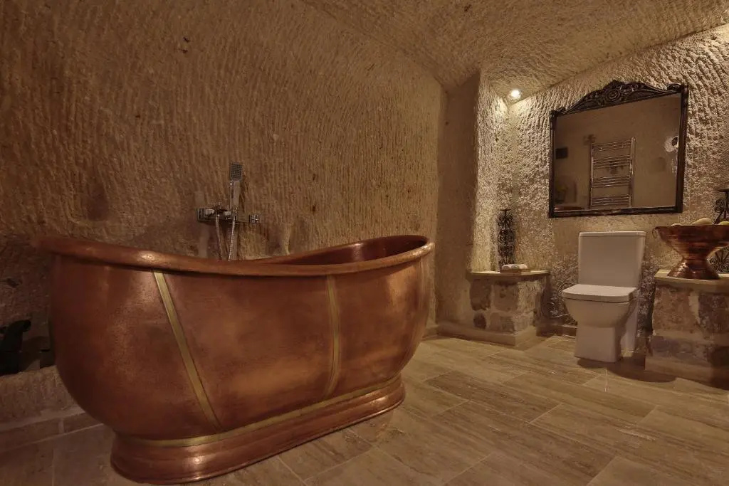 Premier Cave Suite - No Window