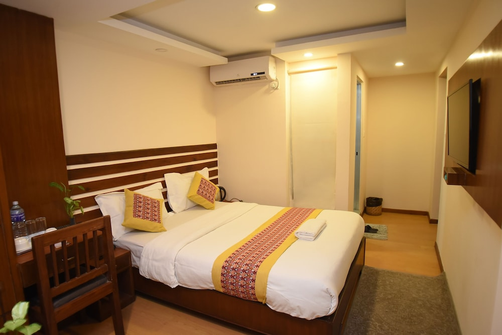 Deluxe Double room (full double bed)
