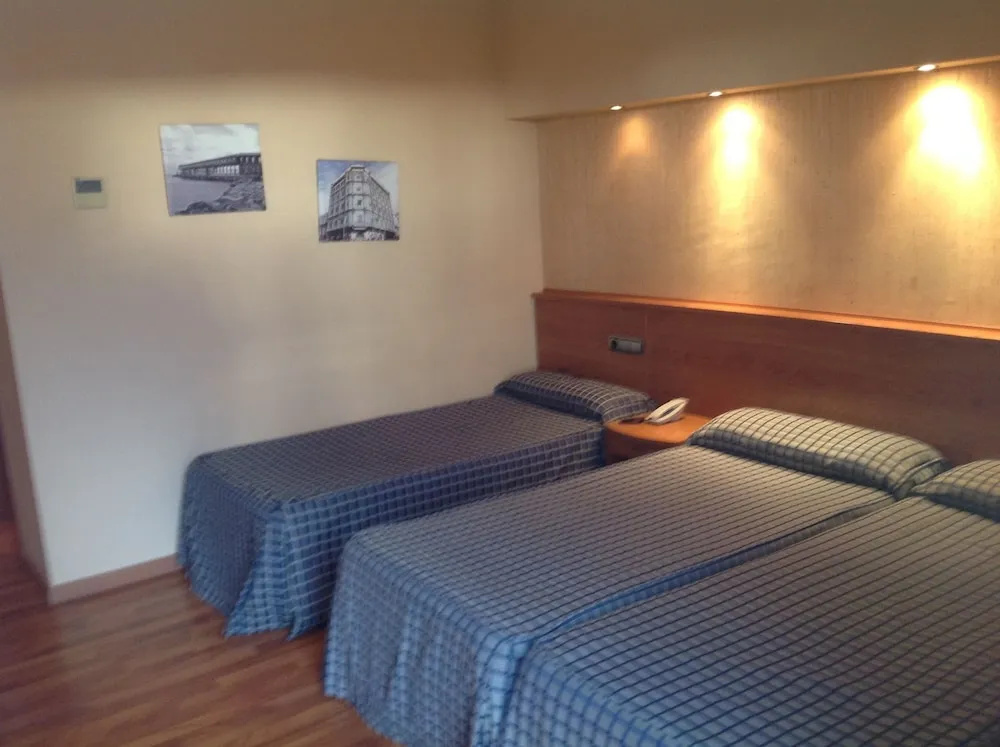 Standard Triple room with balcony