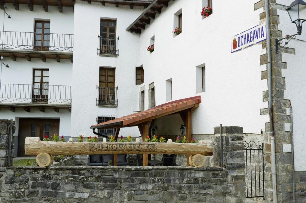 Aizkolarienea