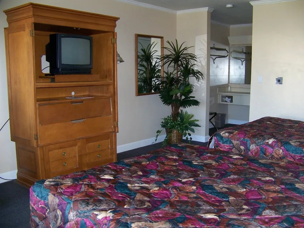 Economy Quadruple room