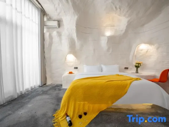 Standard Double room with balcony (full double bed)