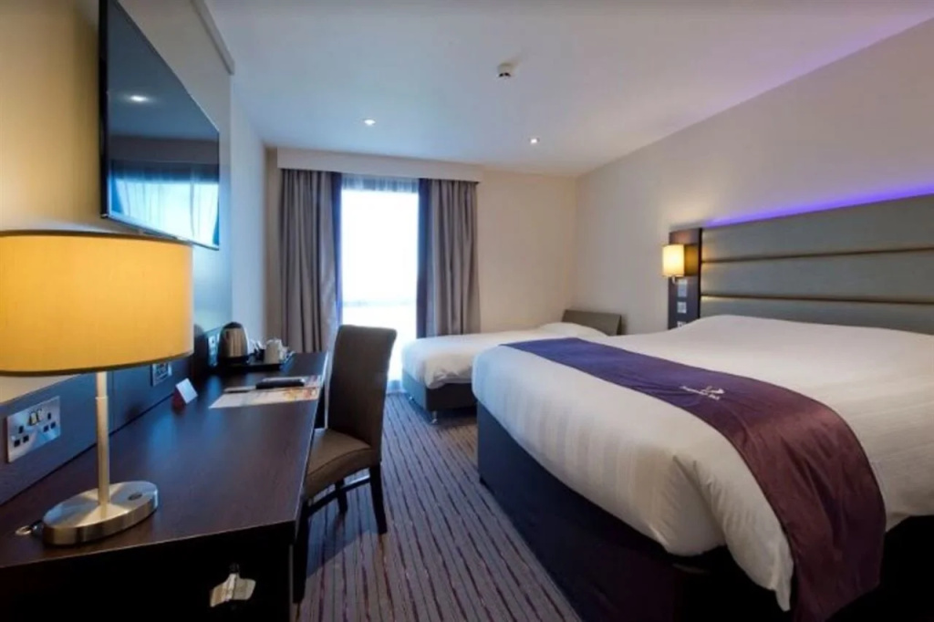 Premier Inn London Tolworth — фото