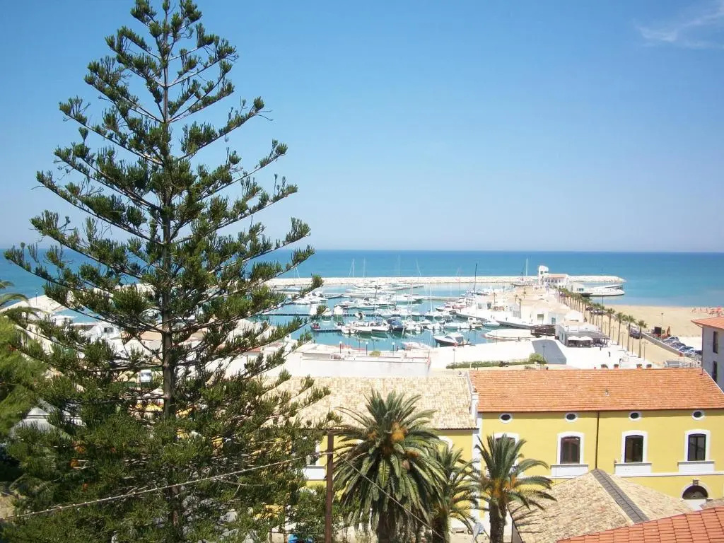 Standard Double room with sea view (full double bed)