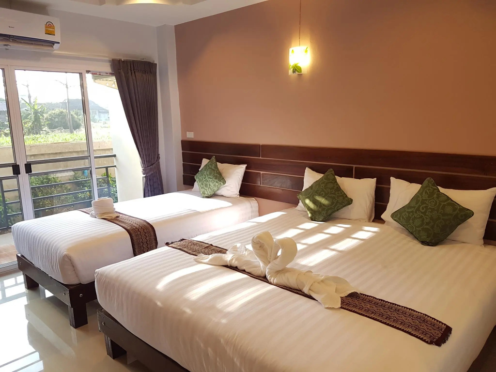 Standard Triple room