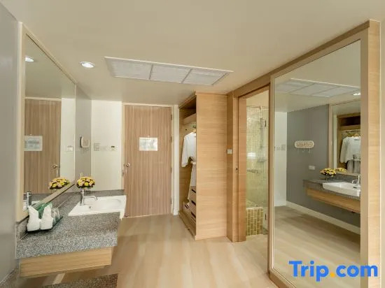 Двухместный номер Premier двуспальная кровать в The Briza Beach Resort Khaolak