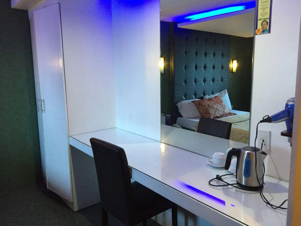Icon Hotel Macapagal