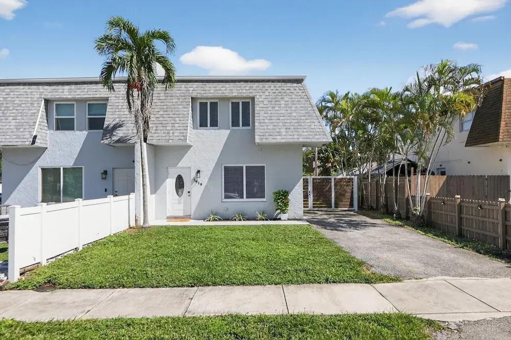 3-BDR Guitar House, Walk to Casino, located close to EVERYTHING