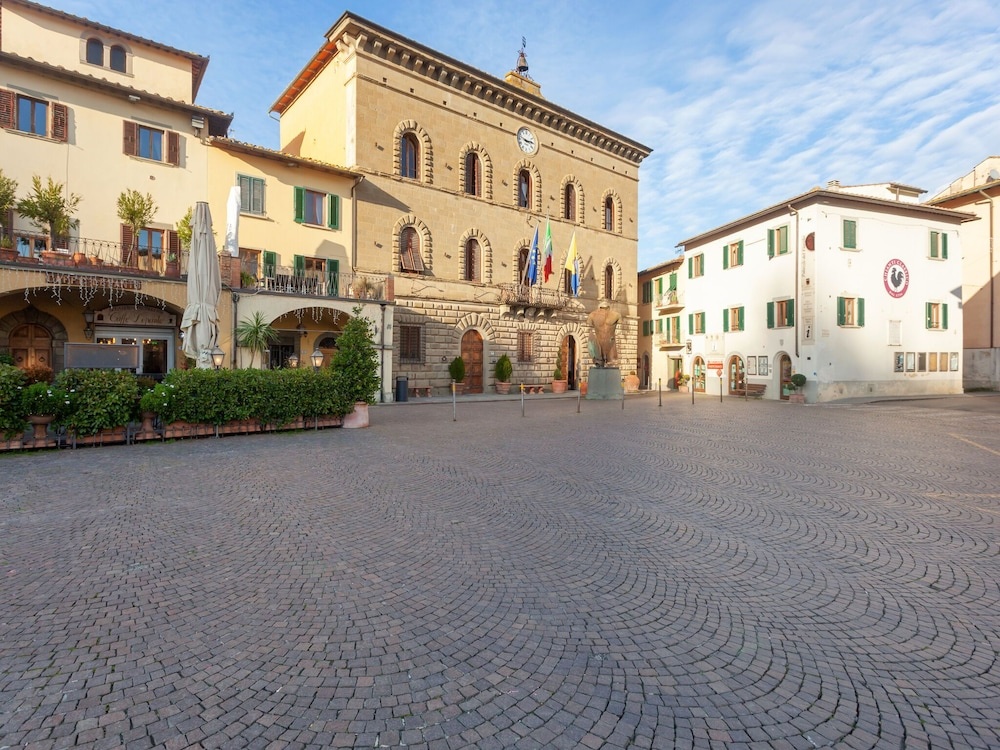 Vintage Holiday Home in Greve in Chianti With Terrace