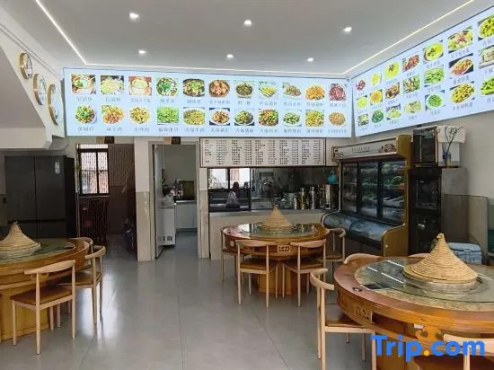 Zhonghong Fisherman's House Chinese Inn in Yuxi