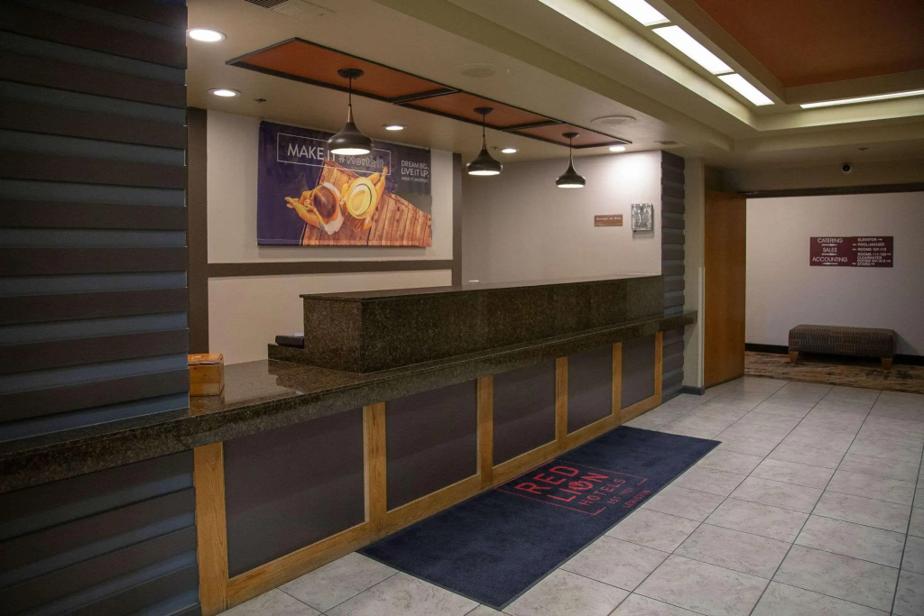 Lobby & Reception