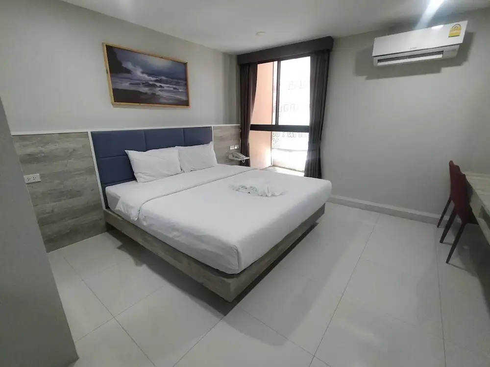 Двухместный номер Superior с видом на город двуспальная кровать в Sattahip 9 Boutique Hotel