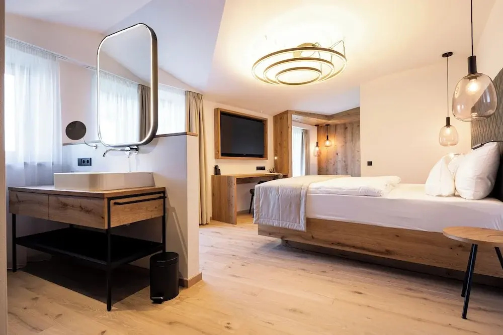 Superior Double room with balcony and with view (full double bed)