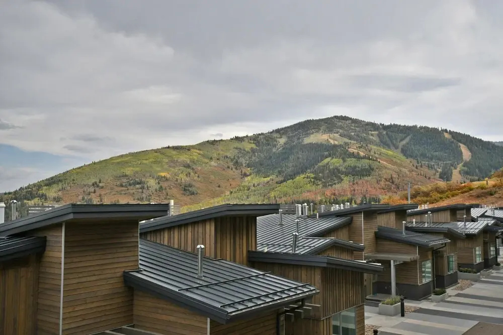 3br/3ba Modern In Canyons Village 3 Bedroom Condo by Redawning
