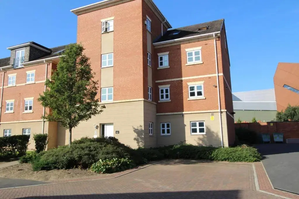Sunnydale Serviced Apartments - Central location, with allocated parking