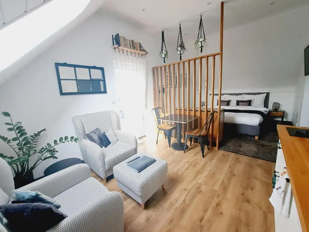 Deluxe Studio