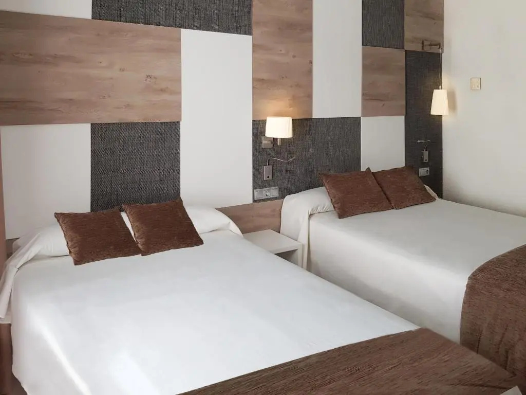 Standard Triple room