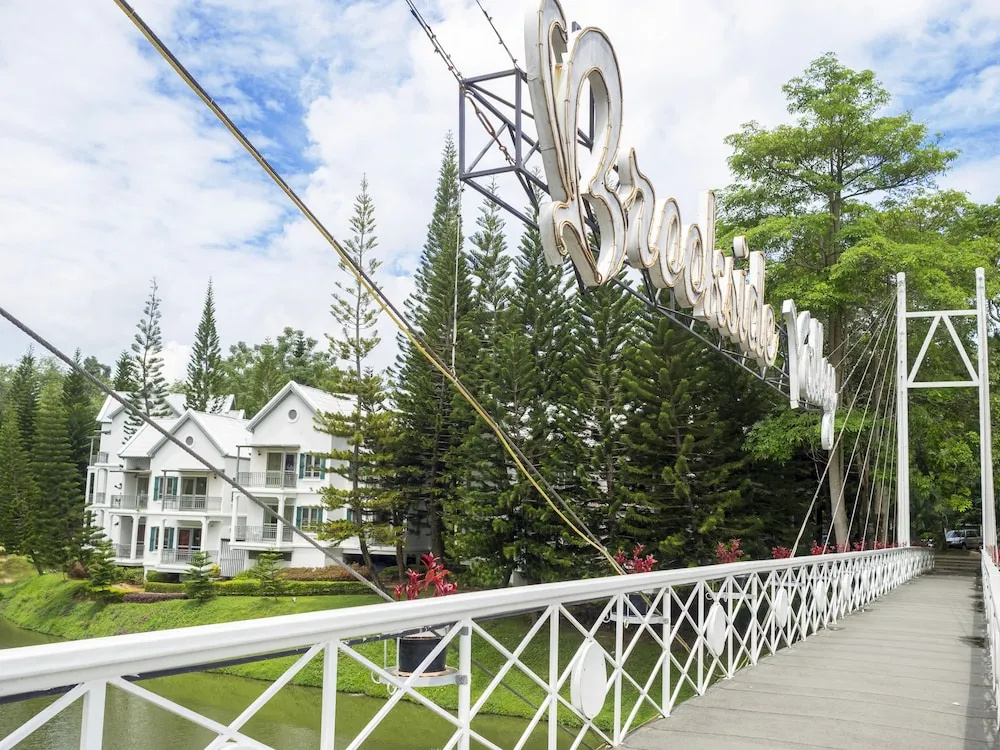 Deluxe room with balcony and with lake view