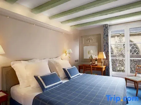 Relais Du Louvre 57