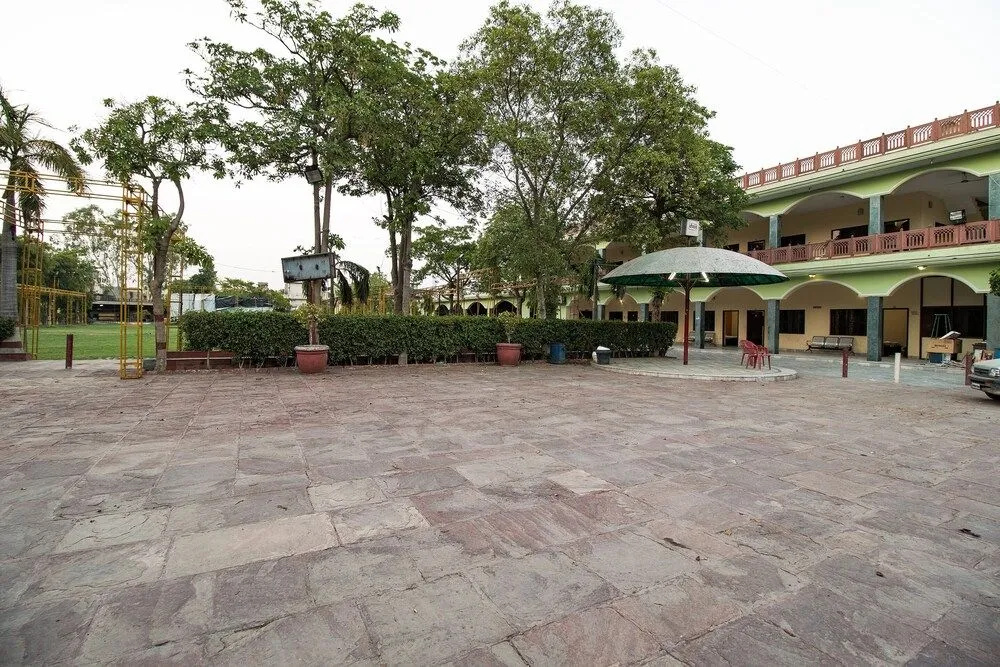 OYO 42790 Mukund Resort