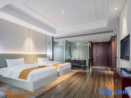 Standard room with courtyard view