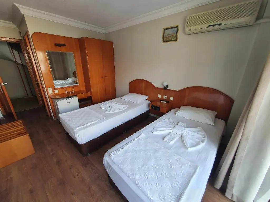 Standard Double room with partial sea view (full double bed)