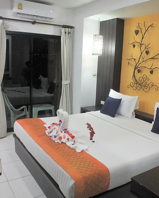 Deluxe Double room (full double bed)