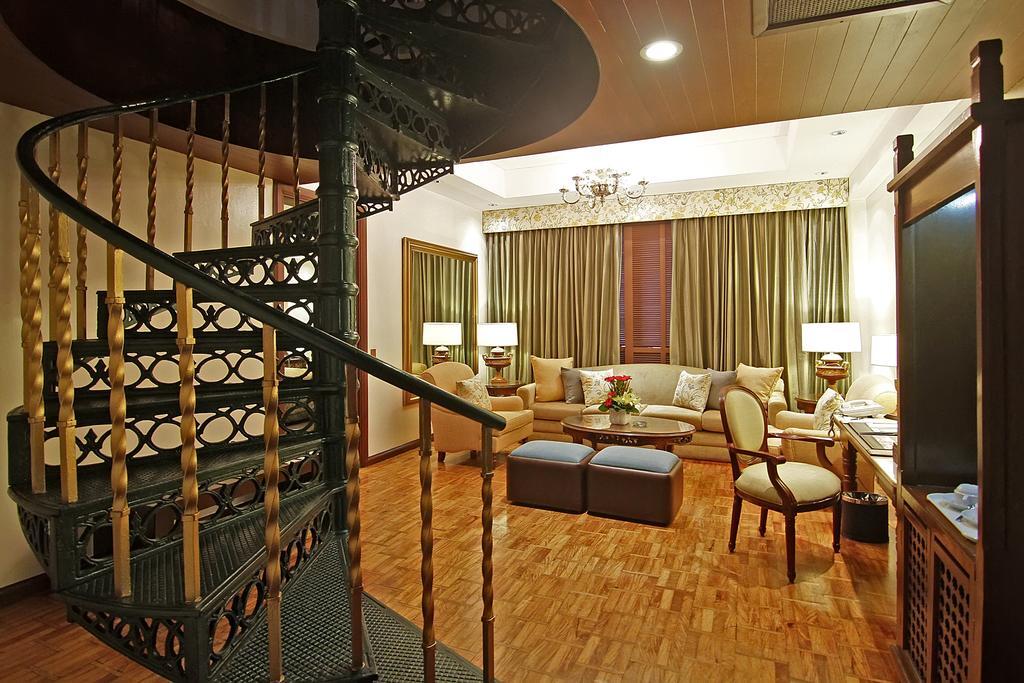 The Manila Hotel by null