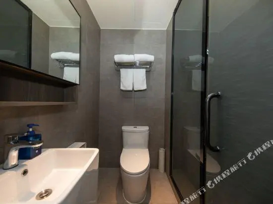 Business Double room (full double bed)