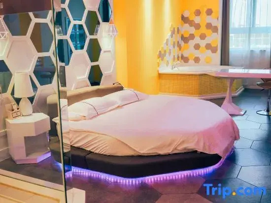 Deluxe Double room (full double bed)