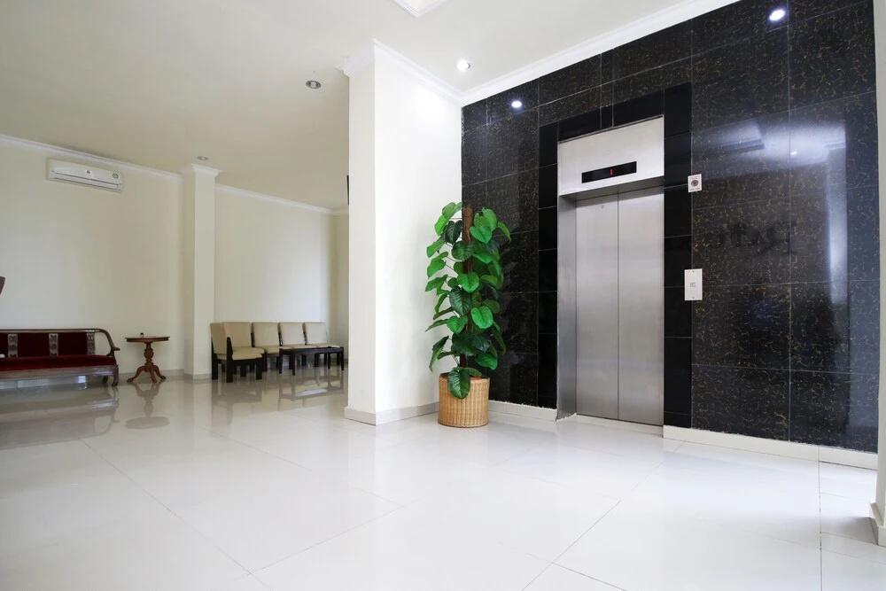 Lobby & Reception