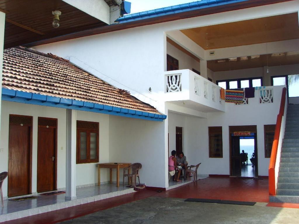 Budde's Beach Restaurant & Guesthouse