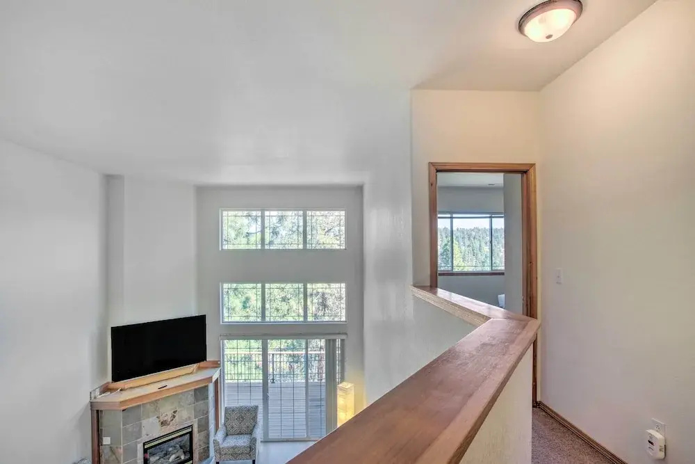 Bright Klamath Falls Townhome w/ Resort Perks - фото 8