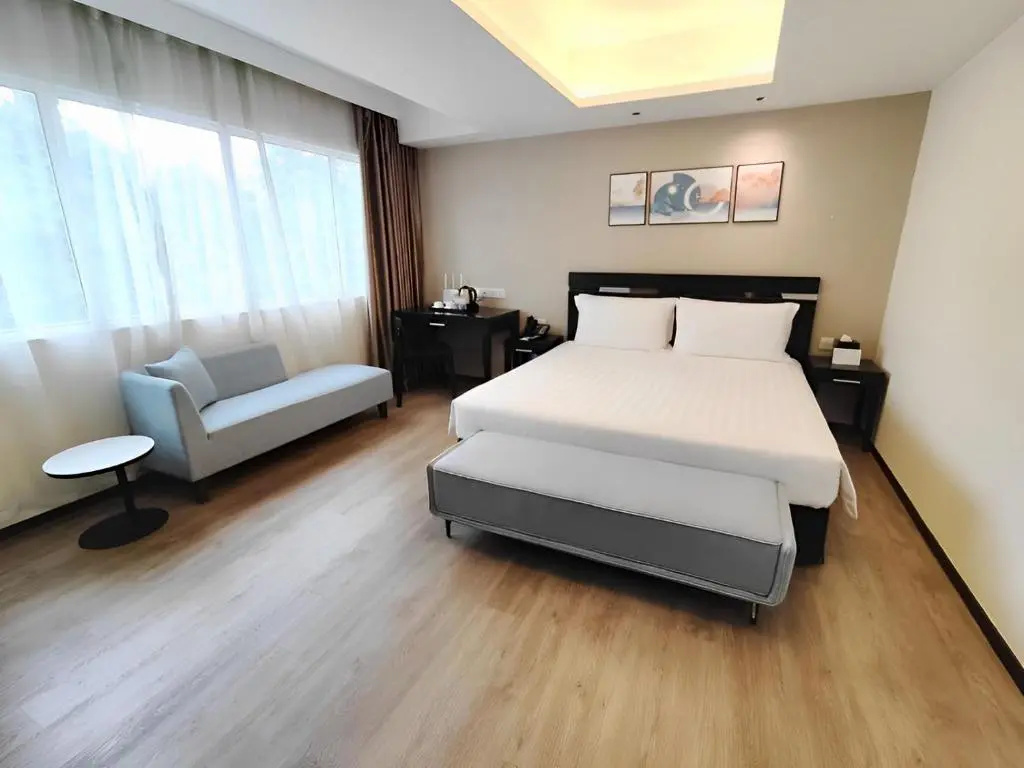Executive Deluxe Double room (full double bed)