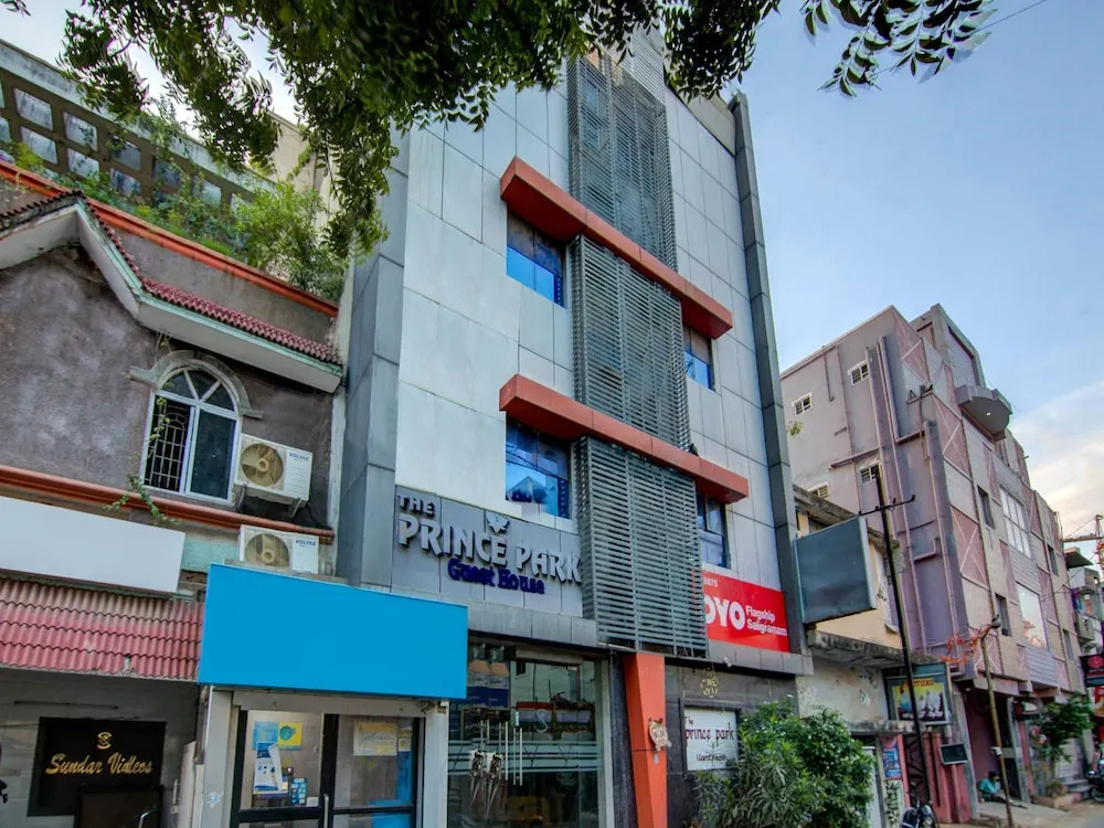 OYO Flagship 465 Vadapalani AVM Studio 2